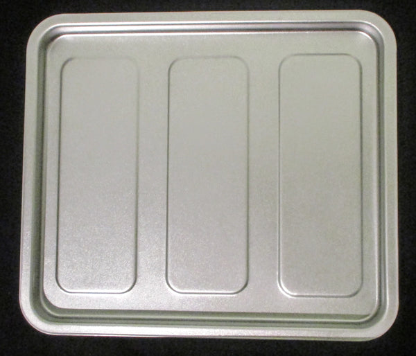 Lids, Baking Pans and Sampler Trays - Roller Auctions